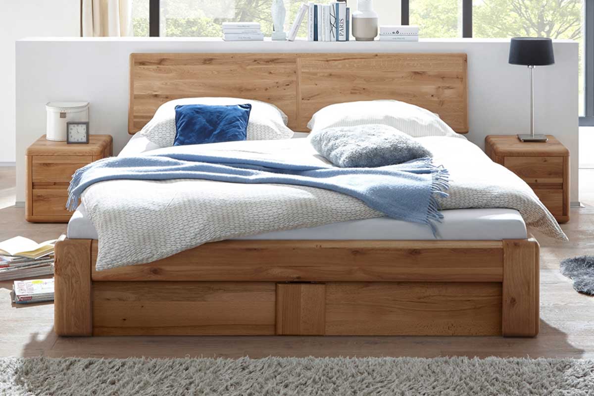 Bett Venedig Wildeiche massiv geölt, Holz-Kopfteil mit Bettkasten und Nachttischen